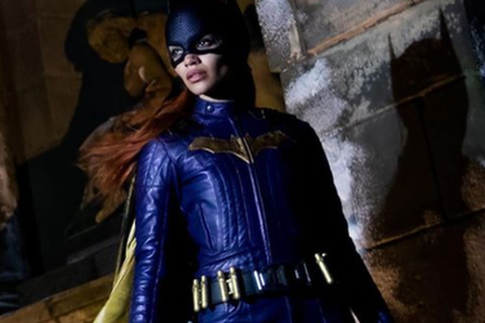 Batgirl: Warner Bros. cancela lançamento de filme pronto com Leslie Grace