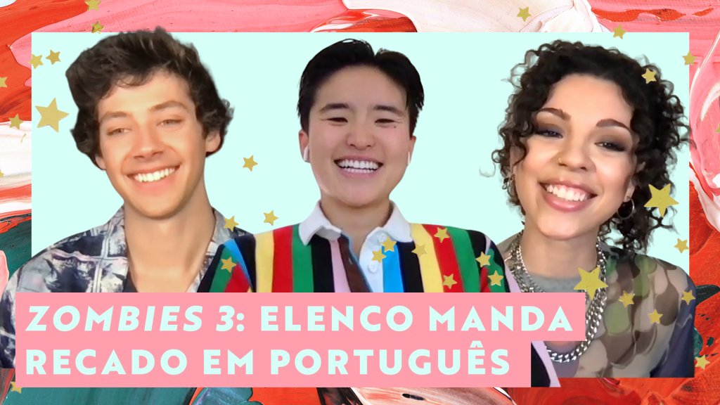 Três pessoas sorrindo.