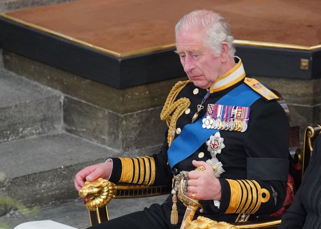 O adeus à Rainha Elizabeth II em imagens O Rei Charles III aparece emotivo durante cerimônia realizada na Catedral de Westminster, em memória de sua mãe, a Rainha Elizabeth II