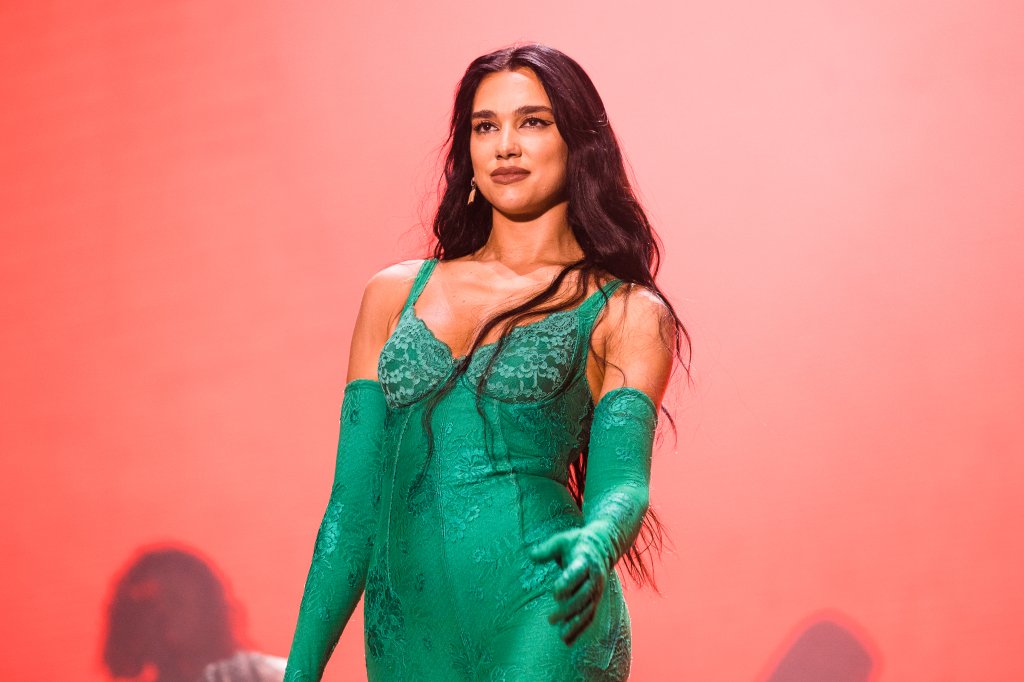 Dua Lipa faz suspense nas redes sociais e fãs teorizam novo projeto
