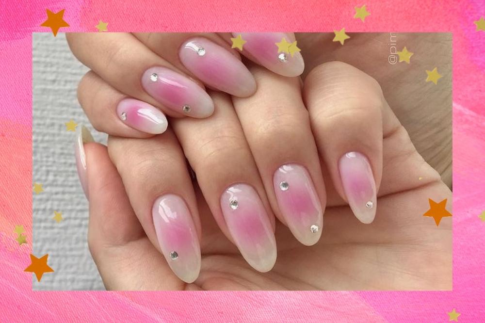 As unhas coreanas com efeito de blush são a tendência fofa do momento