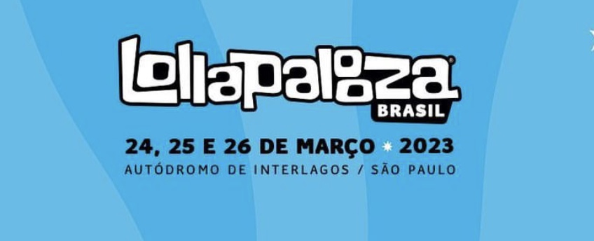 Logo do Lollapalooza 2023 em um fundo azul com nuvens e estrelas brancas