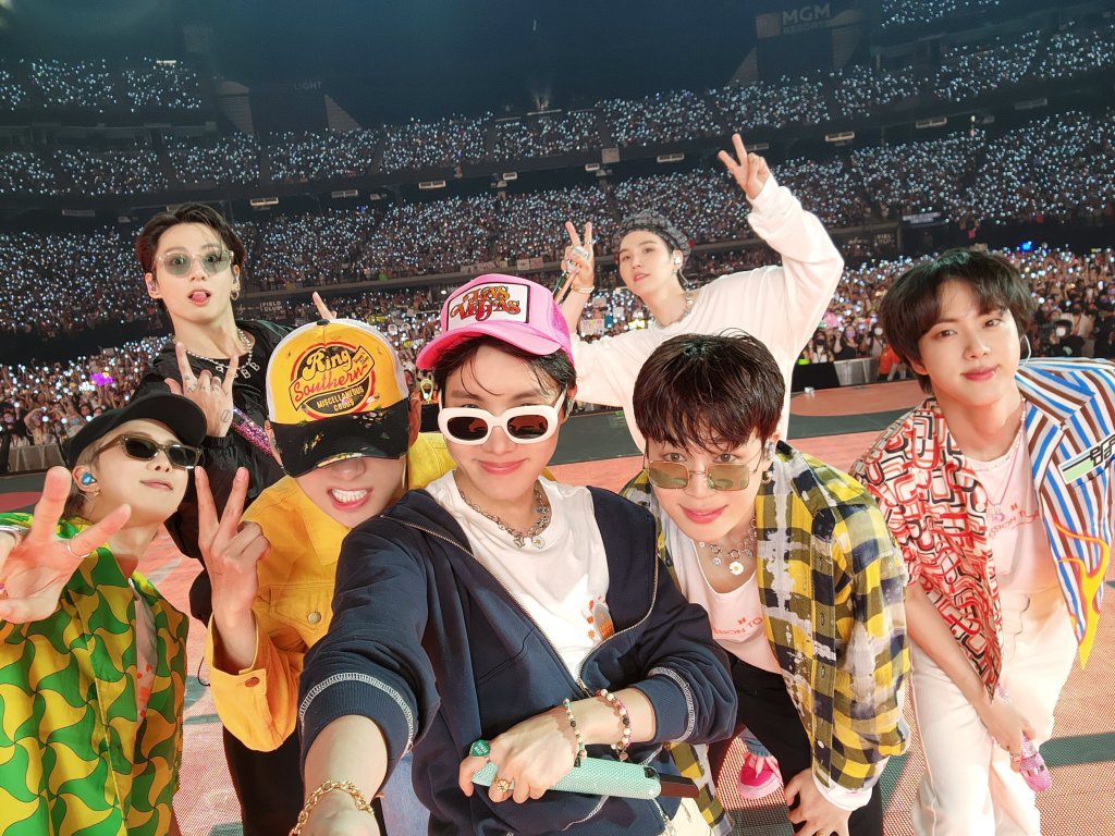 BTS fará um grande show gratuito neste sábado; saiba como assistir!