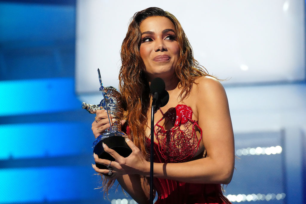 Anitta é criticada ao questionar pesquisas eleitorais antes do 2º turno