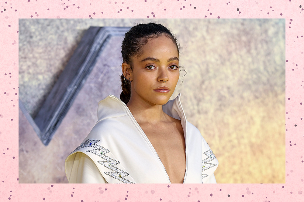 Tudo sobre os looks autênticos de Quintessa Swindell, de Adão Negro