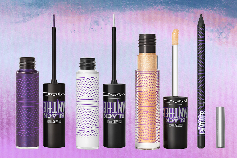 coleção-mac-cosmetics-pantera-negra-delineadores Delineadores líquidos e gloss labial da coleção Pantera Negra da MAC Cosmetics em fundo degradê roxo e azul