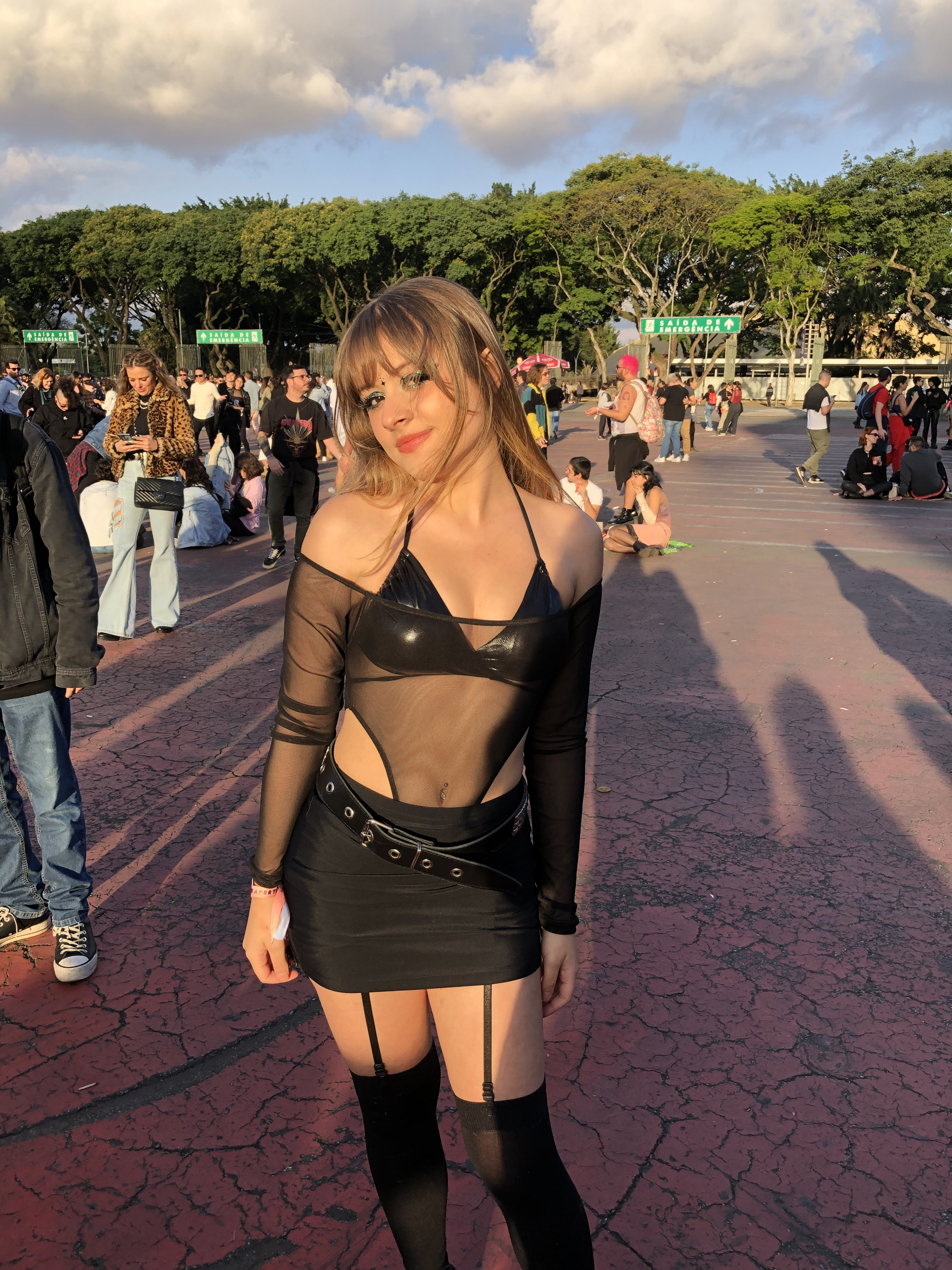 Look all black com renda @affzction no Primavera Sound 2022.