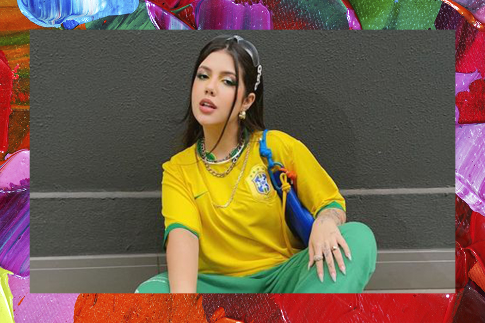 Garota usando camiseta da seleção brasileira amarela em montagem com fundo colorido