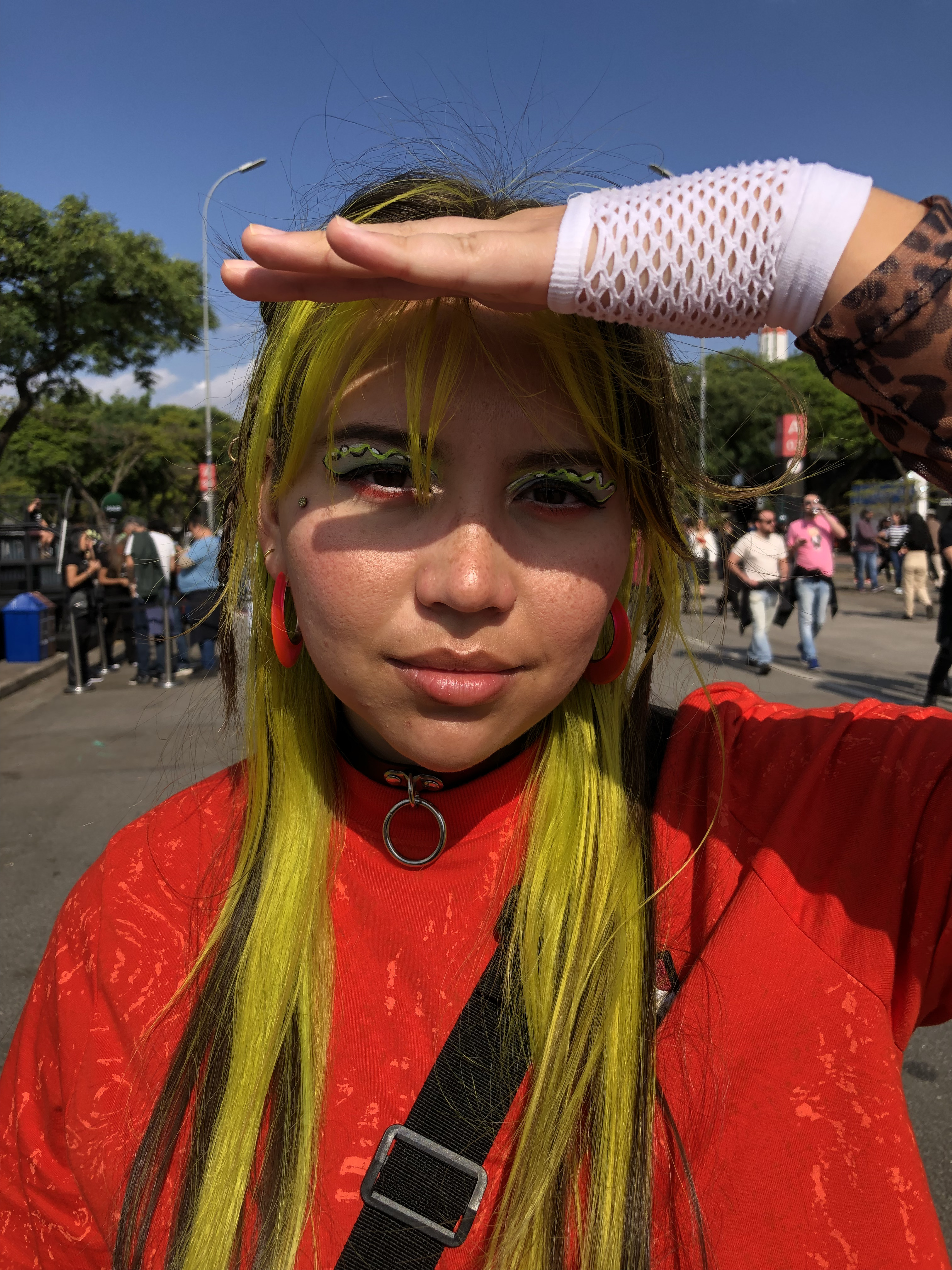 Maquiagem colorida da @leticia.nakaro no Primavera Sound 2022.