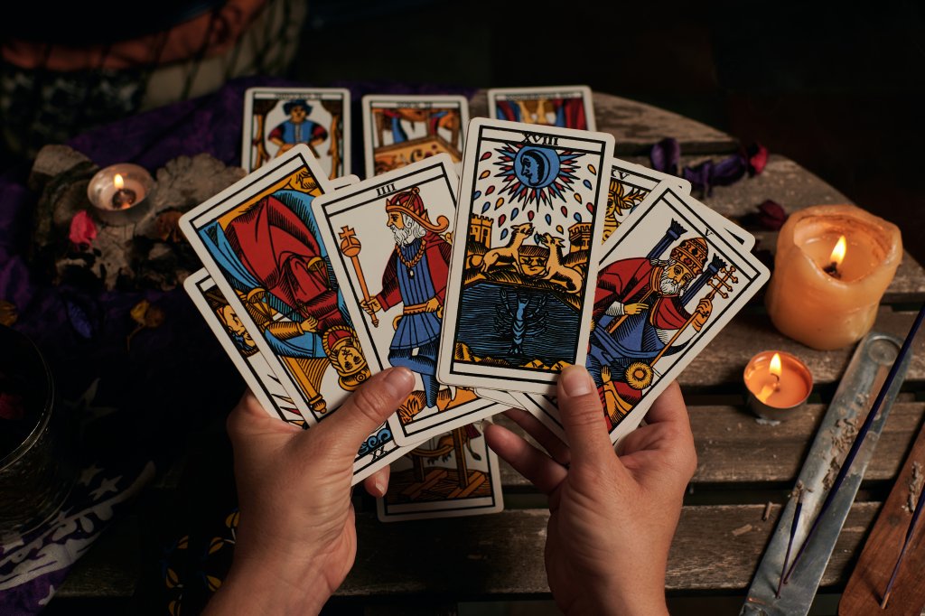 9 maneiras interessantes de usar o Tarot no seu dia a dia