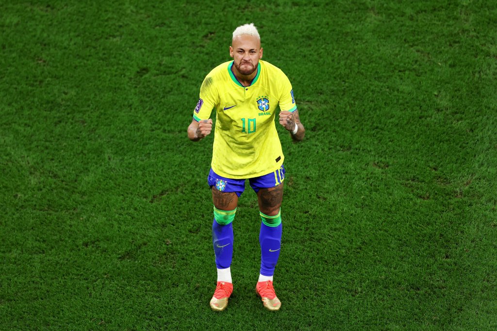 Neymar celebra gol em partida contra a Croácia