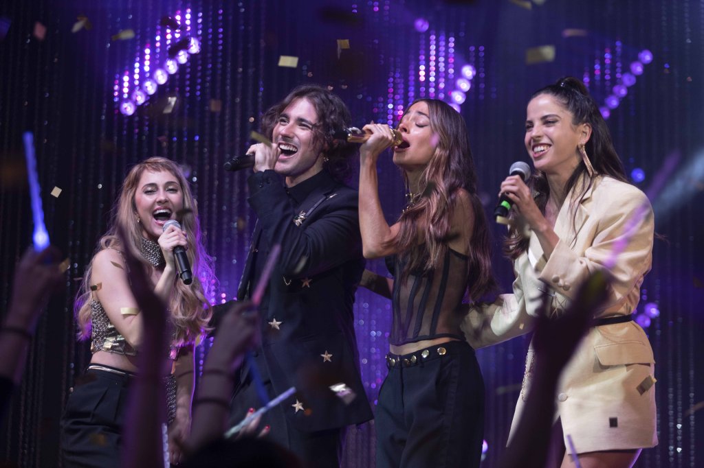7 momentos que aquecem o coração no especial de reencontro de Violetta