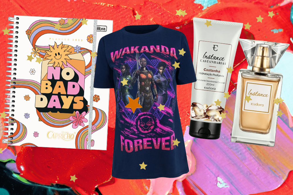 Montagem em fundo vermelho, rosa e lilás com três sugestões de presentes para dar no amigo secreto de Natal: planner 2023, camiseta de Pantera Negra, kit de beleza com creme e perfume