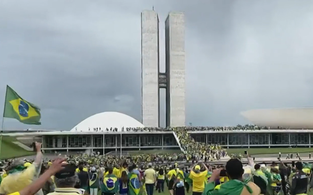 O dia em que Bolsonaristas criminosos depredaram Congresso, Planalto e STF