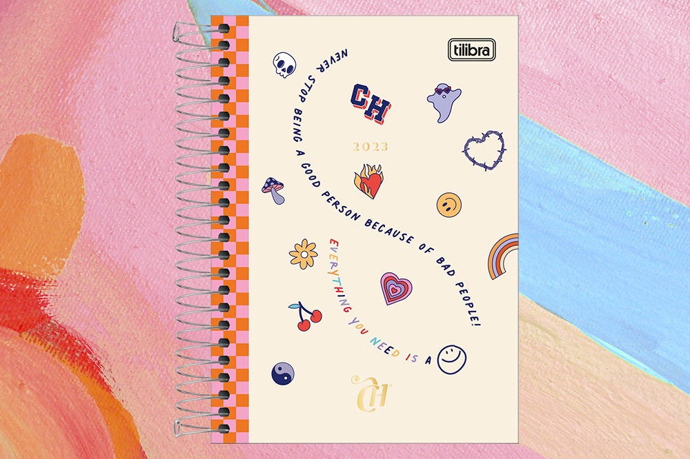 Agenda espiral Good Person da CAPRICHO para Tilibra. Montagem em fundo laranja, rosa e azul