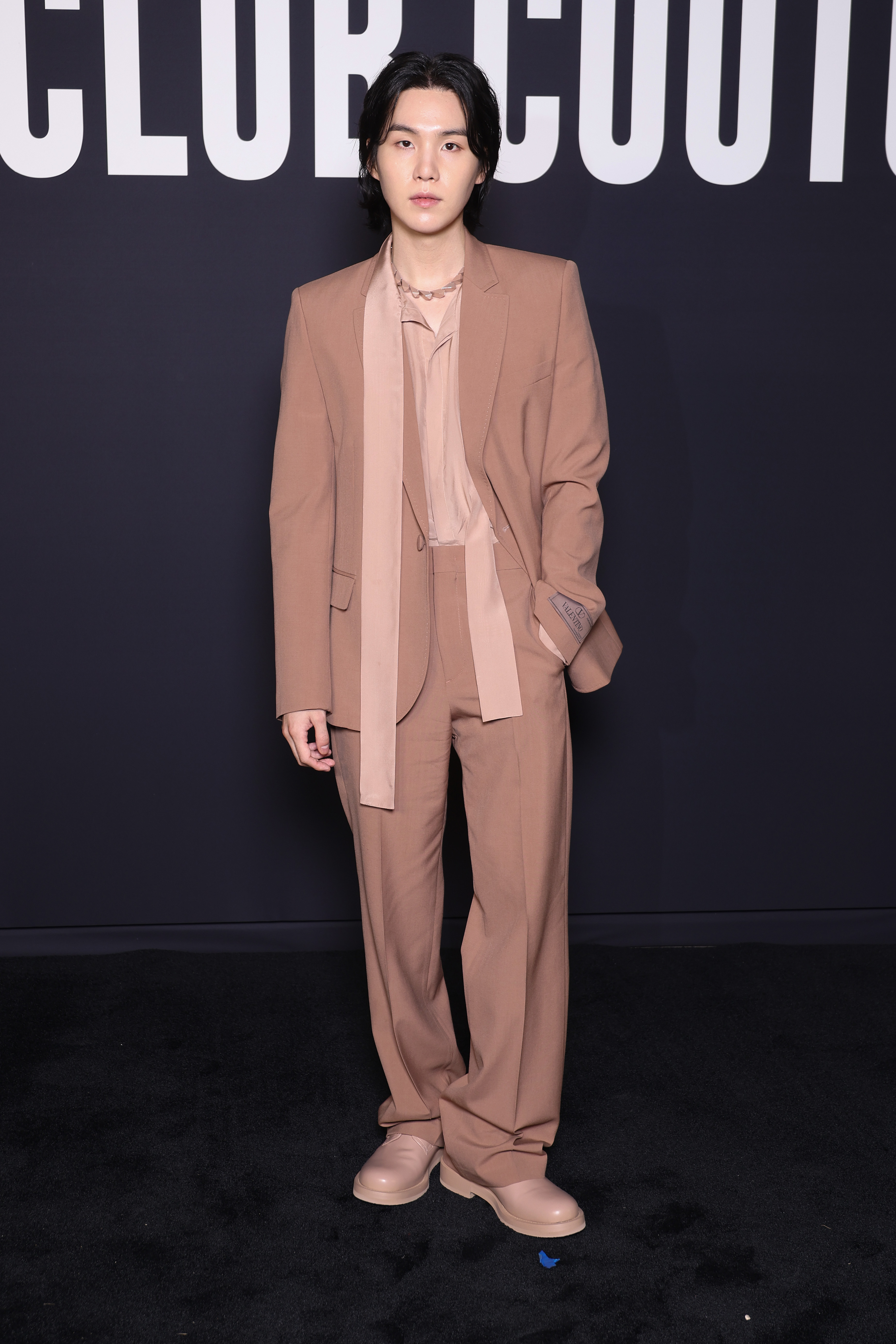 Valentino : Photocall – Paris Fashion Week – Haute Couture Spring Summer 2023 Suga no desfile de primavera-verão 2023 da Valentino na semana de moda de alta-costura em Paris