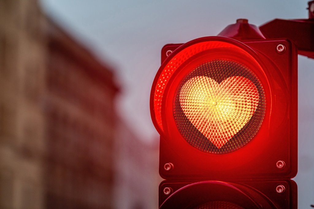 Quais são as red flags de cada signo e a melhor forma de lidar com elas