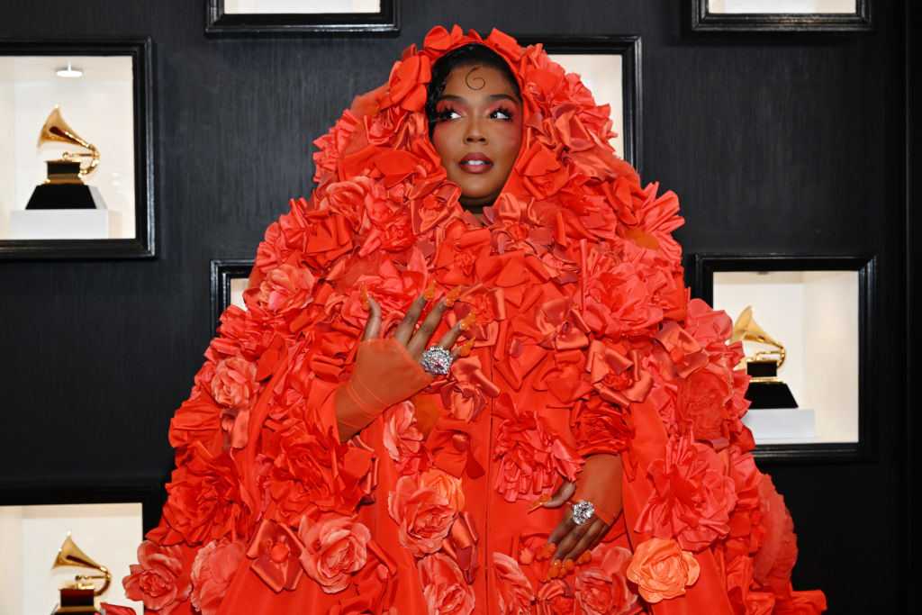 Corset, floral e laranja: Os detalhes do super vestido de Lizzo no Grammy