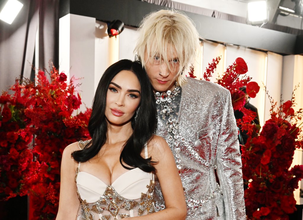 Acabou? Megan Fox exclui fotos com MGK e desativa conta nas redes sociais