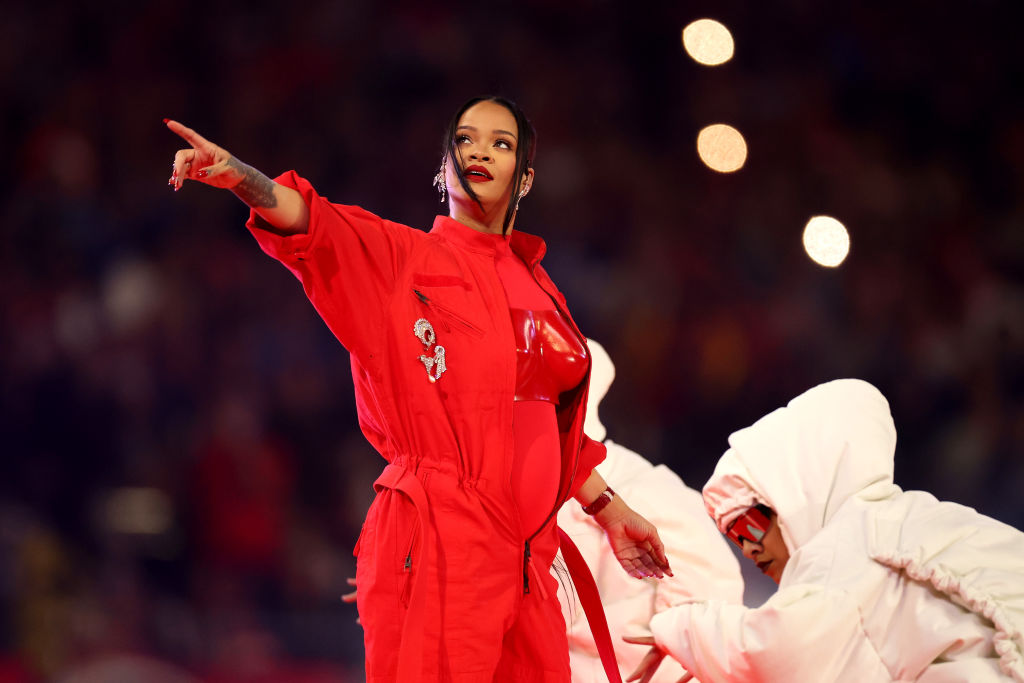 Show completo de Rihanna no Super Bowl já está disponível no YouTube