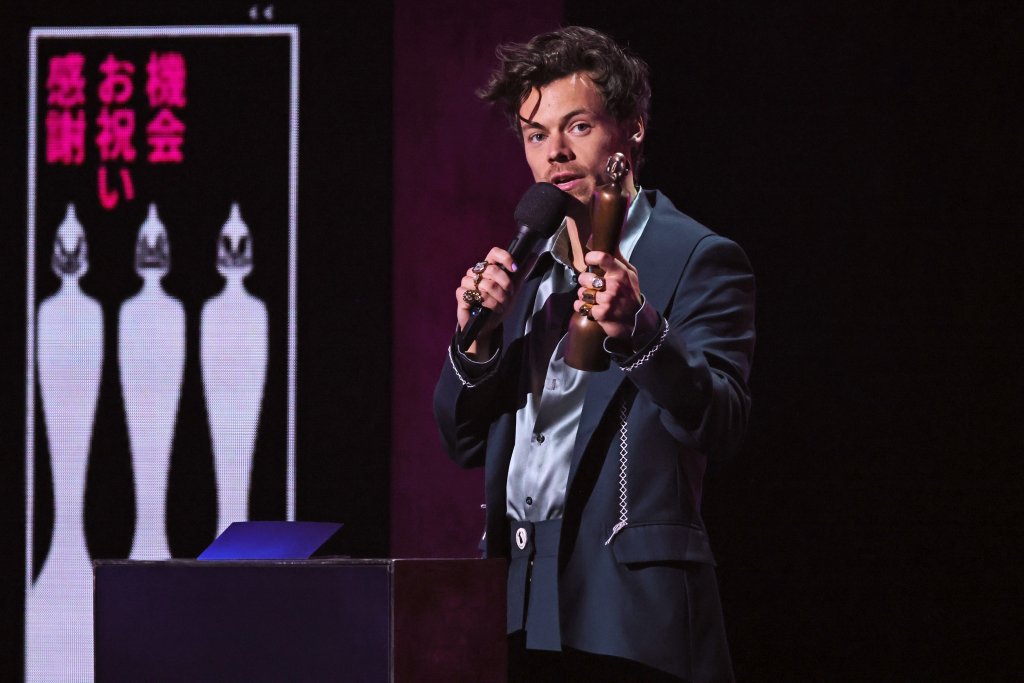 “Tenho noção dos meus privilégios”, diz Harry Styles no BRIT Awards