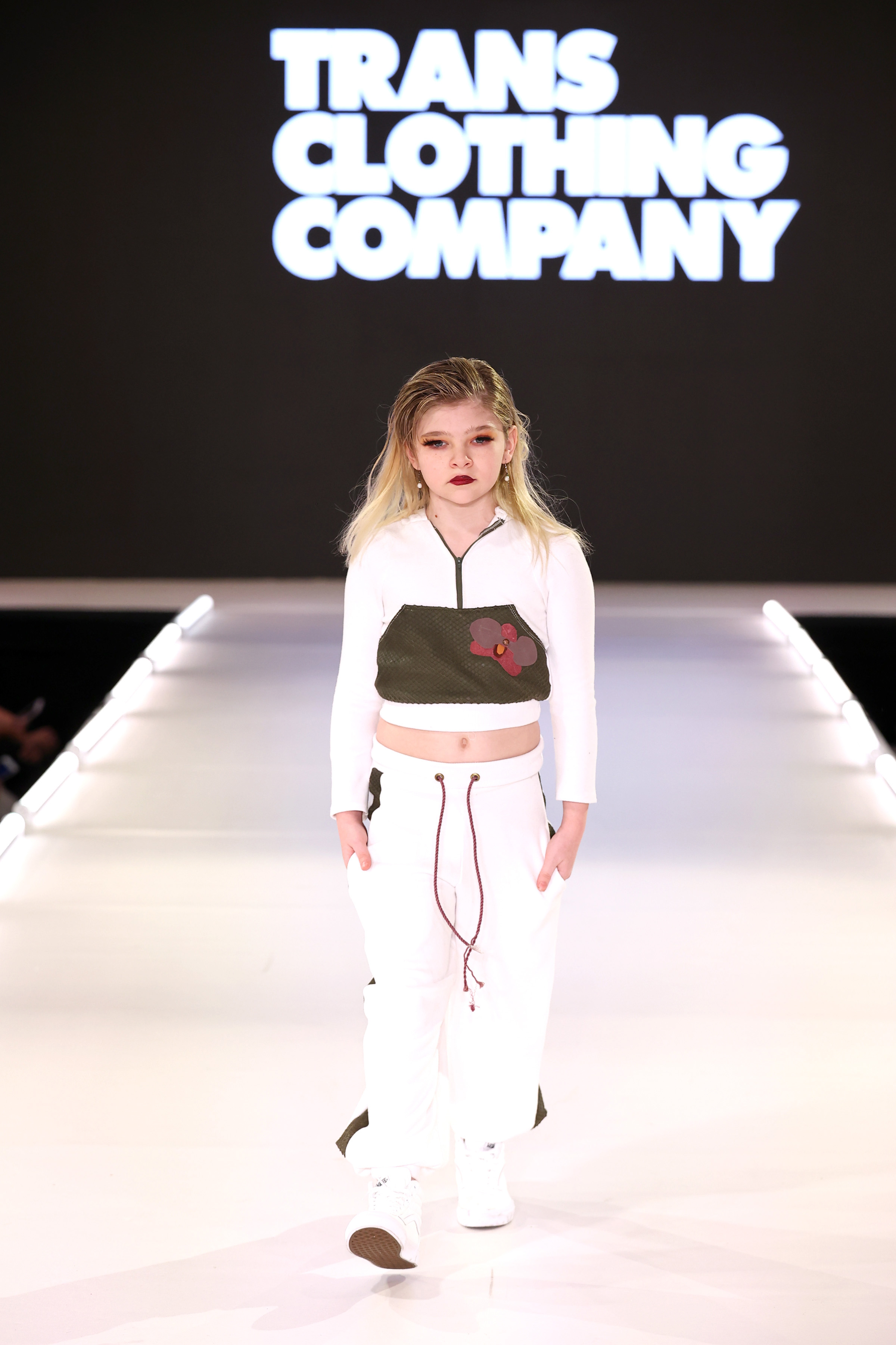Runway 7 Debuts Fall 2022 Collections – Pentard Couture, Trans Clothing Company, Sarah Kolis, Lotus & Lime Noella McMaher em desfile da Trans Clothing Company na semana de moda de Nova York em fevereiro de 2022