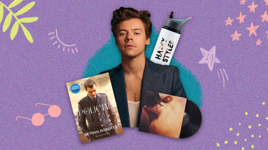 Montagem com foto de Harry Styles em fundo roxo com verde; um livro, disco de vinil e garrafa decoram a imagem ao redor dele com elementos como estrelas