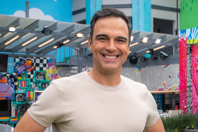 Tadeu Schmidt, apresentador do Big Brother Brasil 23