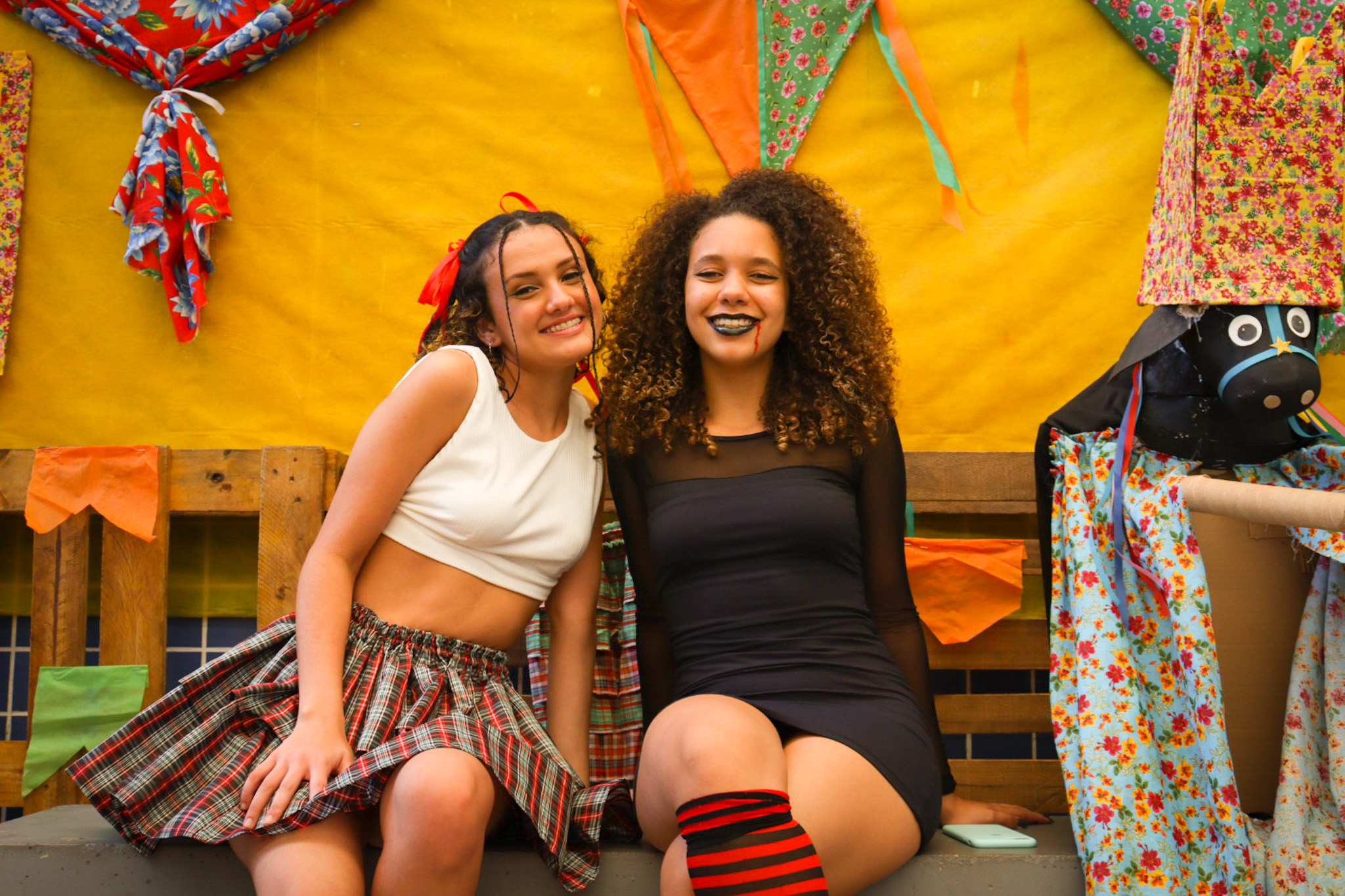 Eu e minha amiga Madu no Arraiá das Bruxas Eu e minha amiga Madu no Arraiá das Bruxas