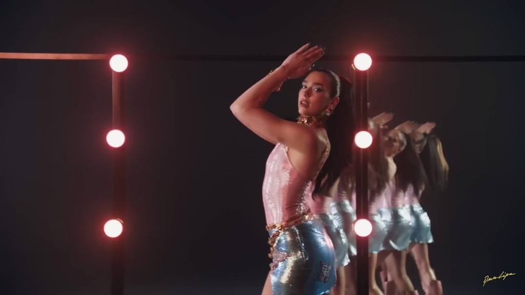 Dua Lipa lança clipe cheio de coreografia para trilha sonora de Barbie