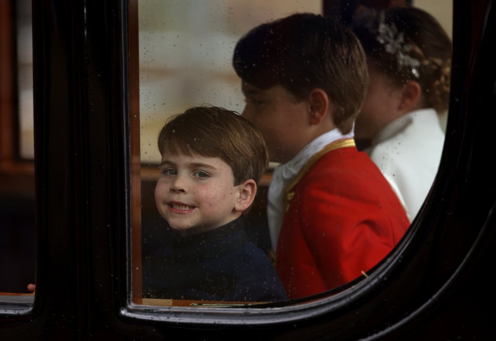 Os memes de George, Charlotte e Louis na coroação de rei Charles III