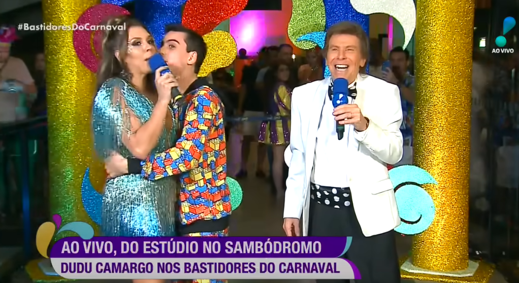 Dudu Camargo agarra sem consentimento e tenta "roubar"um selinho de Simony durante entrevista