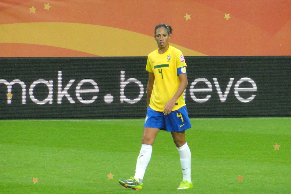 Aline Pellegrino abriu portas para geração que ama futebol feminino