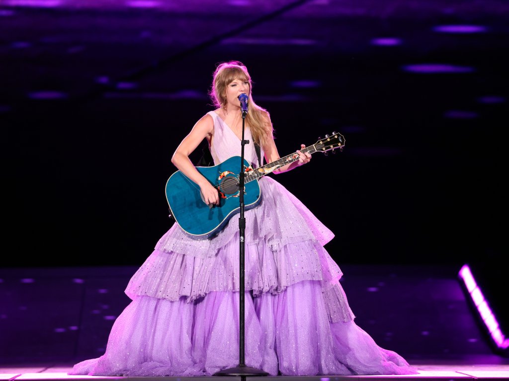 Taylor Swift revisita confissões do passado em regravação do Speak Now