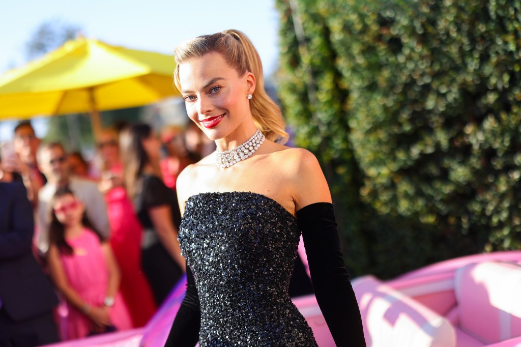 Barbie de preto? Por que Margot Robbie substituiu o rosa em première