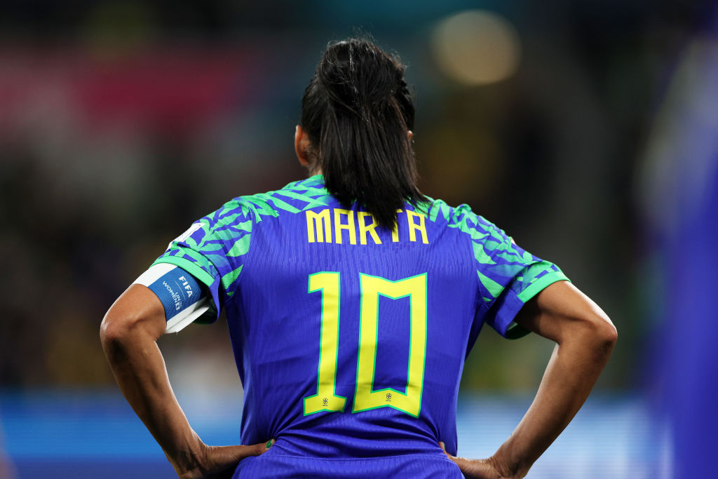 ‘Eu termino aqui, mas elas continuam’, diz Marta após eliminação na Copa