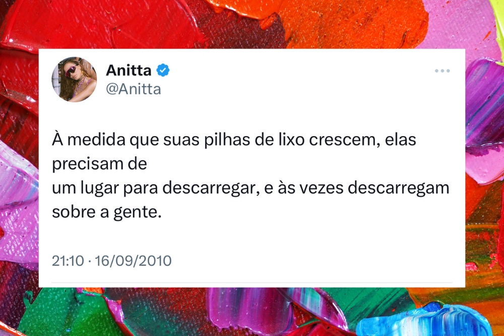 "Print de um tweet da anitta escrito "à medida que suas pilhas de lixo crescem..."