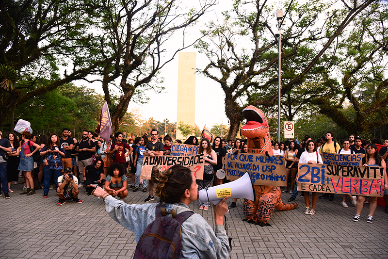 Na USP, estudantes se mobilizam com greve para contratação de professores