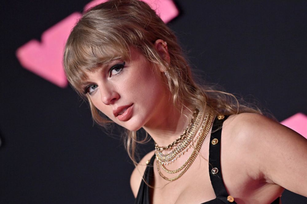 Taylor Swift é vítima de nudes falsos criados por inteligência artificial