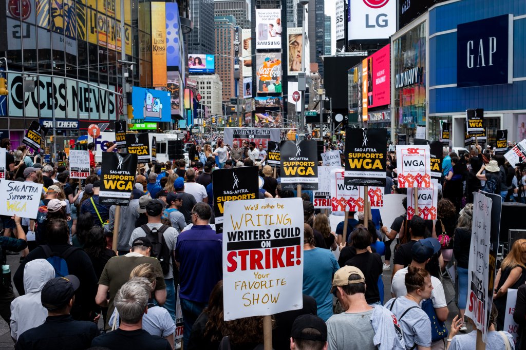 Greve dos roteiristas chega ao fim em Hollywood; entenda o acordo