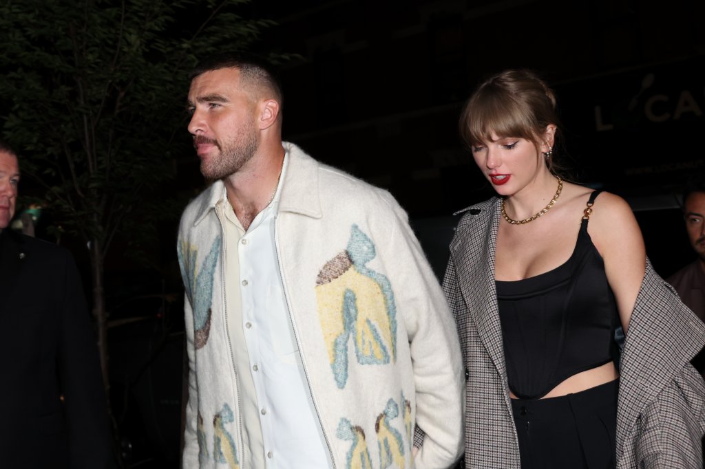 Taylor Swift e Travis Kelce são vistos juntos em Nova York