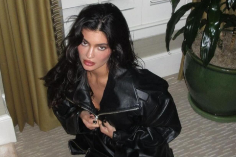 O que sabemos sobre marca de Kylie Jenner e por que foi acusada de plágio