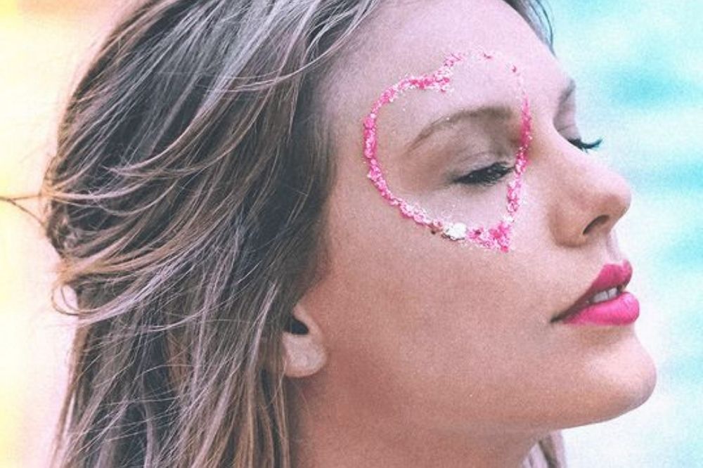 Como fazer a maquiagem de coração da Taylor Swift pra The Eras Tour