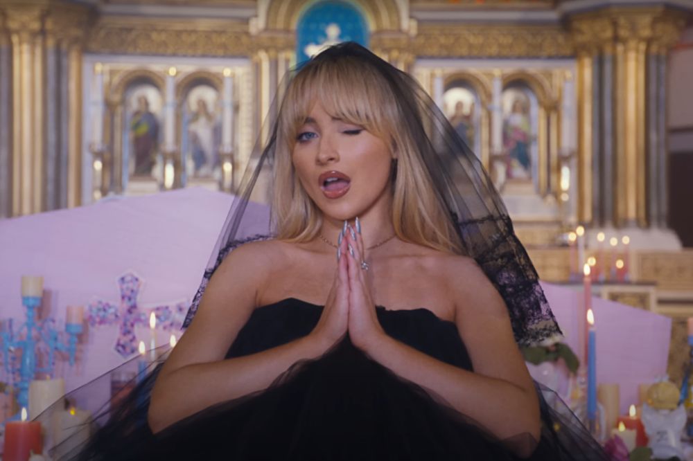 Novo clipe de Sabrina Carpenter faz sucesso com crítica ao machismo