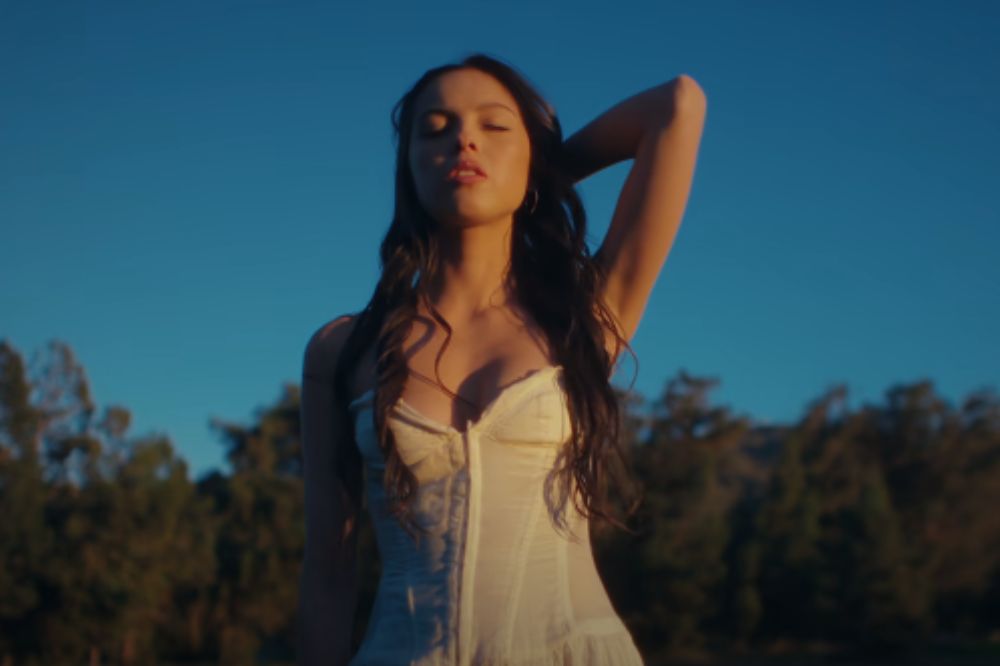 Olivia Rodrigo lança clipe de Can’t Catch Me Now para o novo Jogos Vorazes