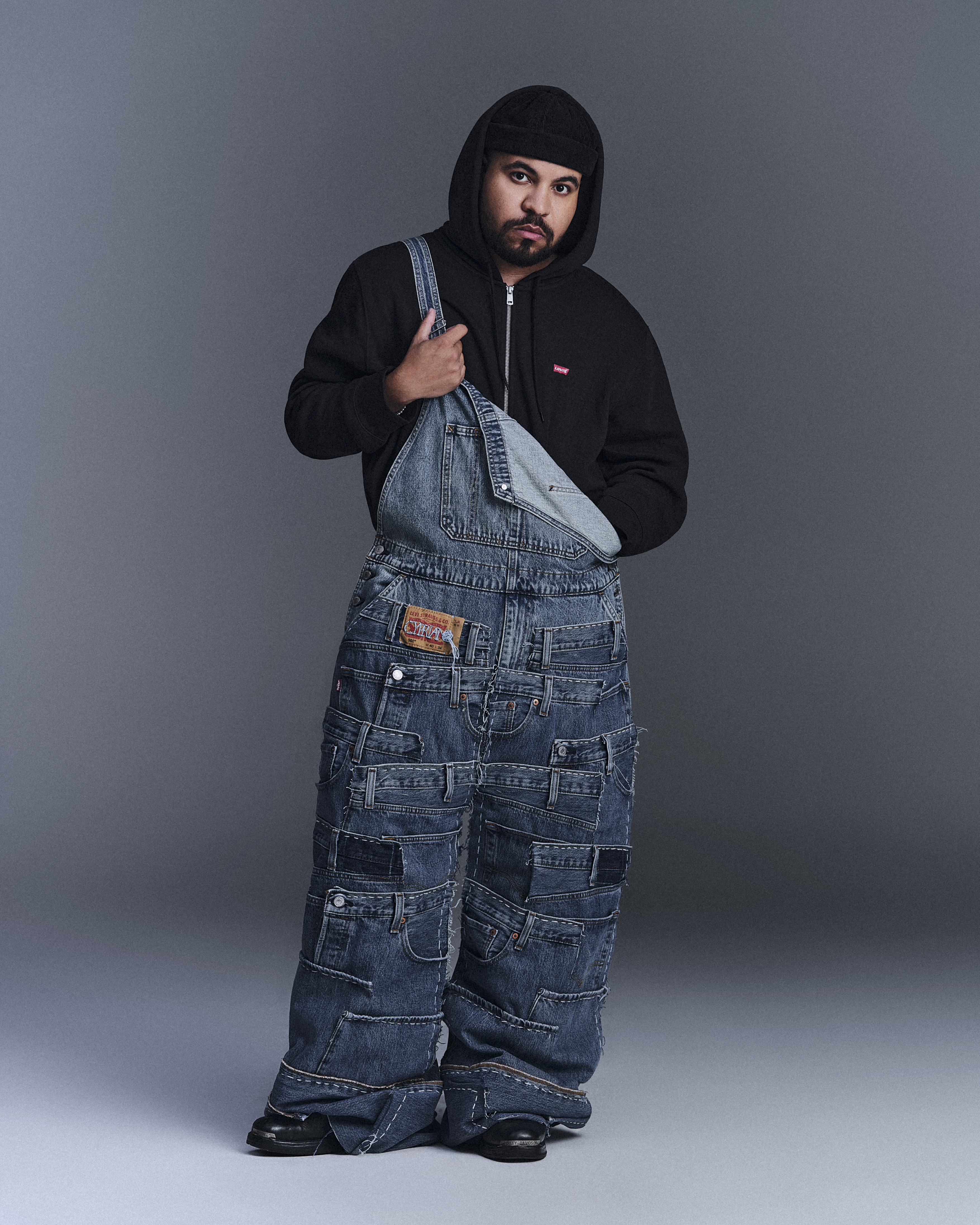 Créditos_ Maltoni. Cypriano – Modelo Bruno Luciano Look jeans da Cypriano
