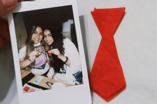 Bárbara Vieira e Amanda Lima, que se conheceram pessoalmente nos shows de Rebelde em São Paulo.