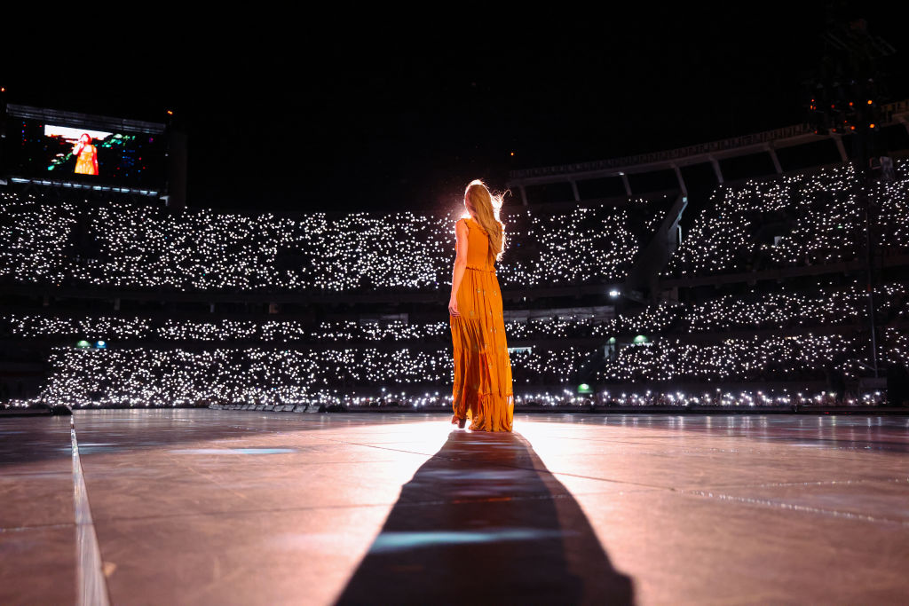 Com silêncio de Taylor Swift, fãs organizam homenagem à Ana Benevides