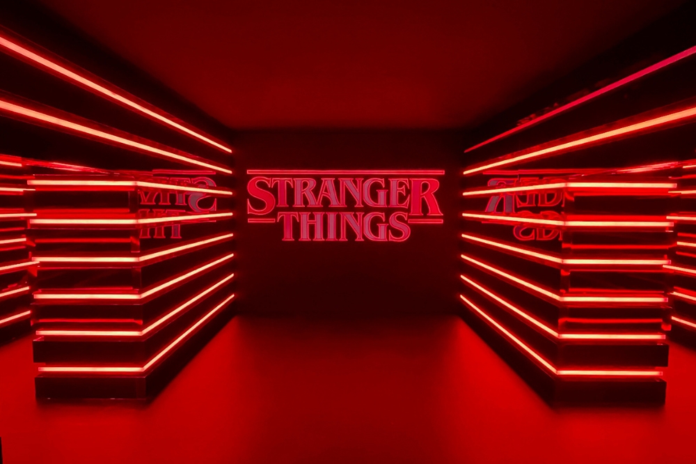 Loja de Stranger Things chega ao Brasil com produtos e espaços temáticos