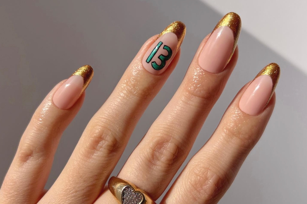 Ideias de unhas decoradas com a estética de cada era de Taylor Swift